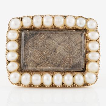 Brooch, 14K gold with pearls and hairwork.