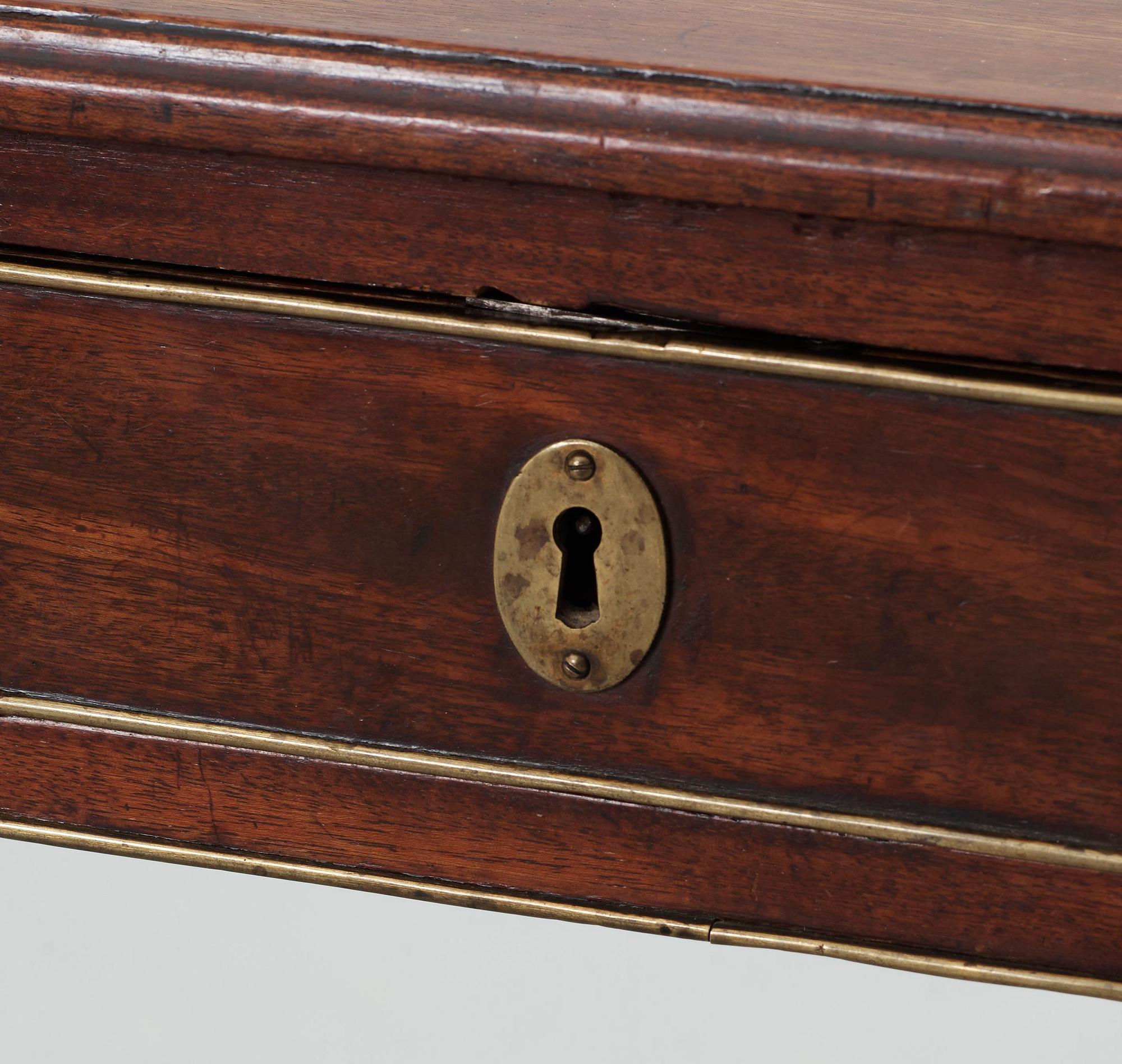 DAMARBETSBORD, sengustavianskt omkring 1800.