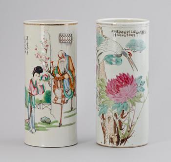 PENSELVASER, ett par, porslin Kina 1900-tal.