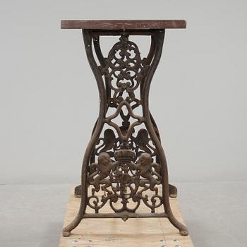 TRÄDGÅRDSBORD, mestadels sekelskiftet 1900.