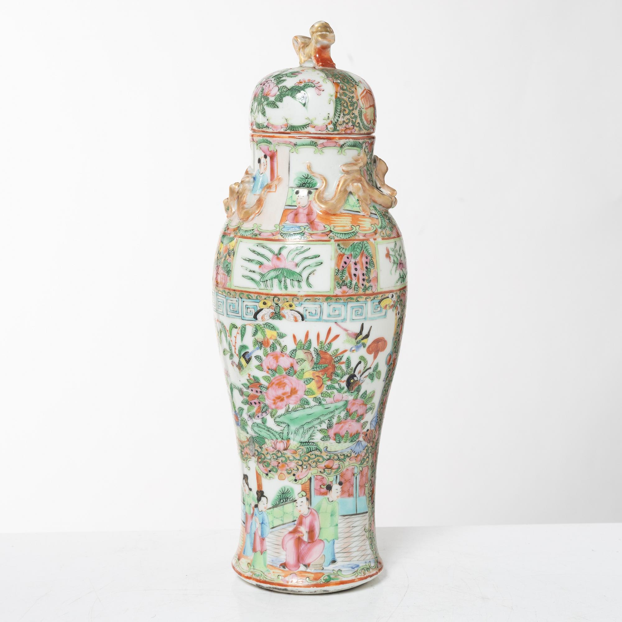 Urna med lock, porslin, Kina, Kanton, 1900-tal.