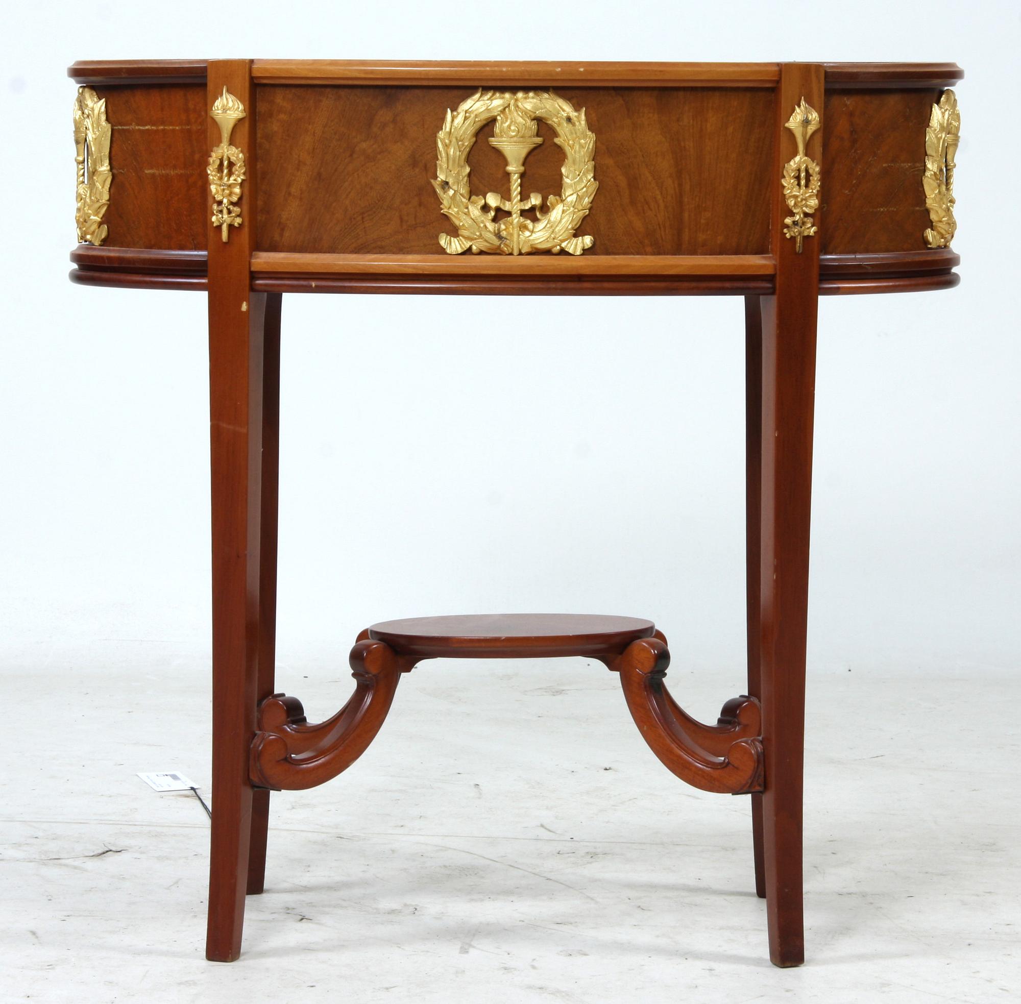 BLOMBORD, empirstil, 1900-talets senare hälft.