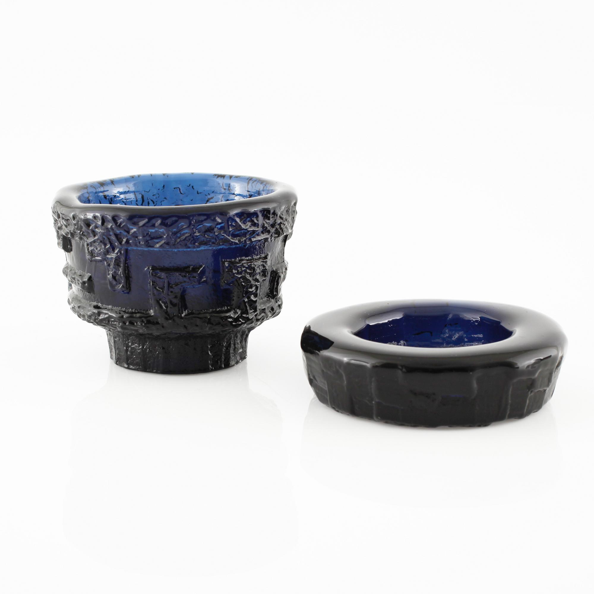 GÖTE AUGUSTSSON, parti glas, 33 st, "Cobolt", Ruda glasbruk, omkring 1900-talets mitt.