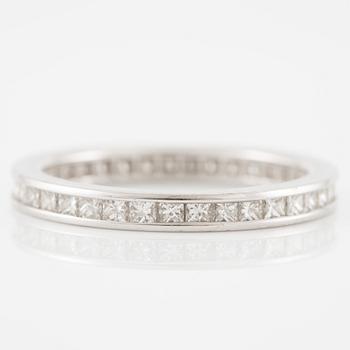 Ring, full eternity band, 18K white gold set with princess-cut diamonds.