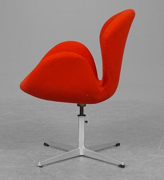 An Arne Jacobsen "Swan" easy chairs, Fritz Hansen, Denmark 1960-70´s.