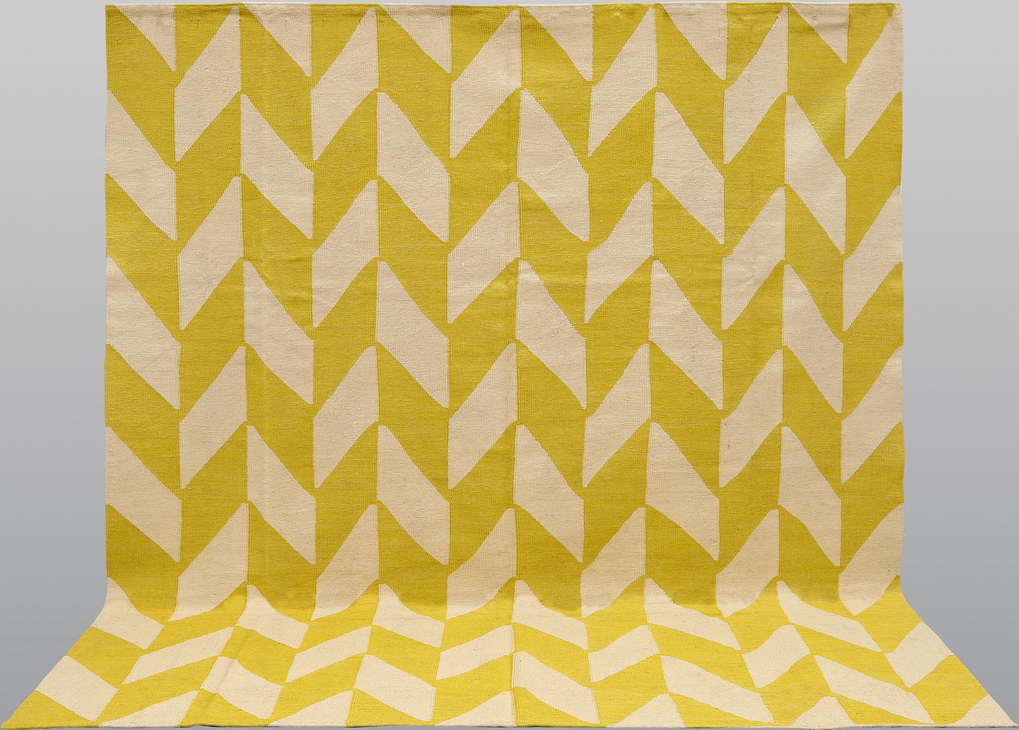 Matta, orientalisk slätväv, ca 283 x 256 cm.