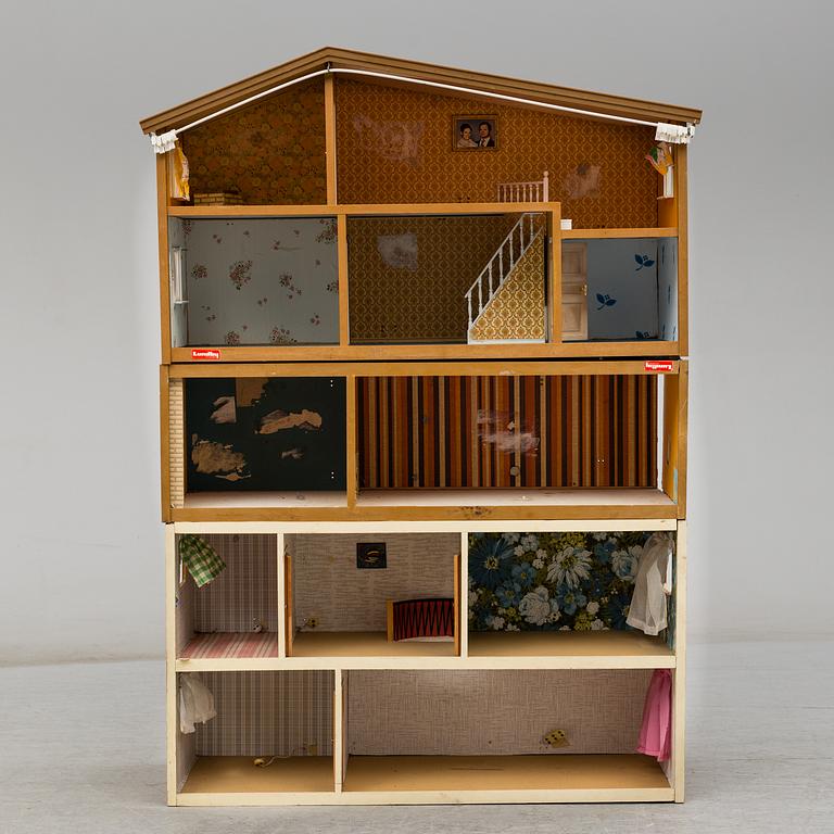 a 1970's Lundby doll house.