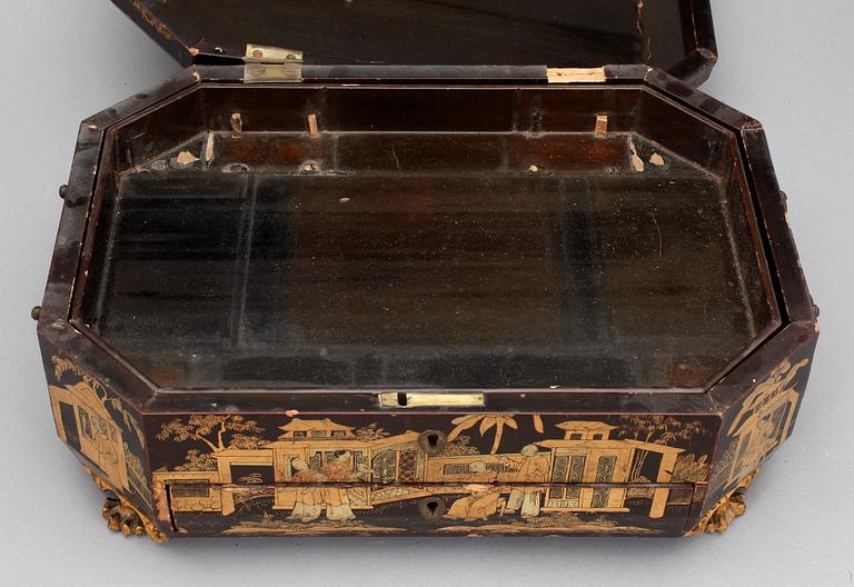 SCHATULL, lackerat trä. Qing dynastin, 1800-tal.