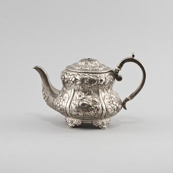 TEAKANNA, silver, London, England, 1879. Vikt 425 g.