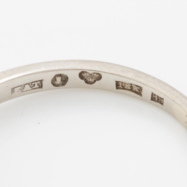 Ring 18K vitguld men en pärla och gammalslipade diamanter.