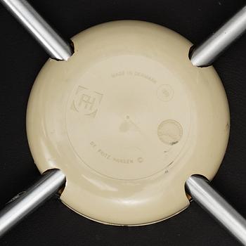 ARNE JACOBSEN, STOLAR, 4 st "Grand Prix" Fritz Hansen, Danmark. 1960-tal.