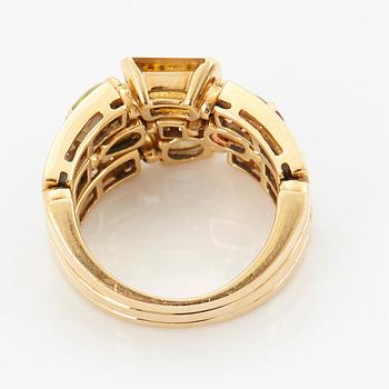 A Bulgari ring "Allegra" in 18K gold set with round brilliant-cut diamonds.