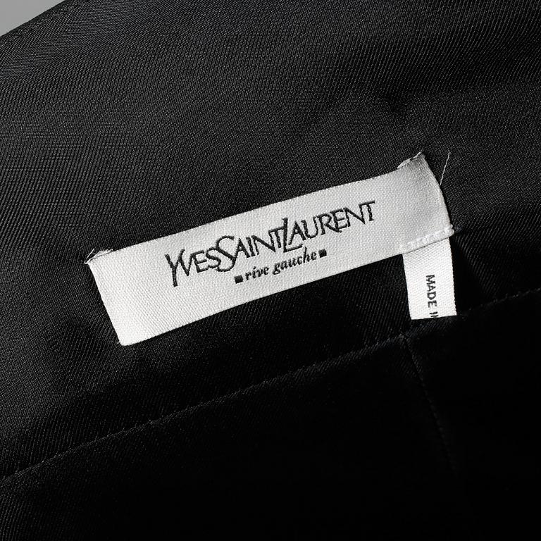 BLUS, Yves Saint Laurent.