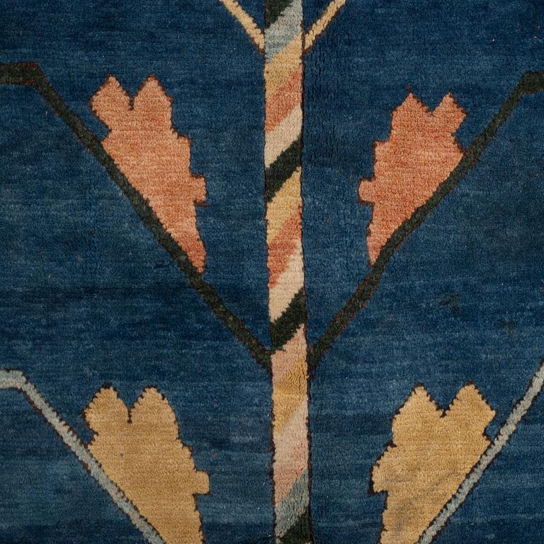 Matto, an Oriental, ca 302-307 x 181,5-194 cm (as well as 1-2 cm flat weave at the ends).