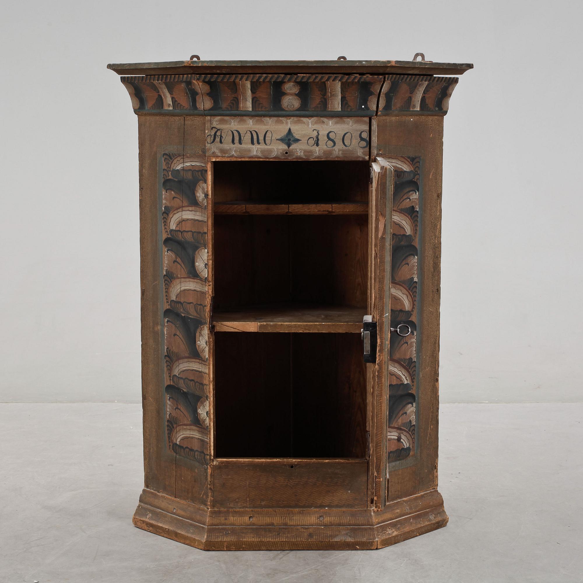 HÖRNSKÅP, allmoge, troligen Dalarna, bär datering 1808.