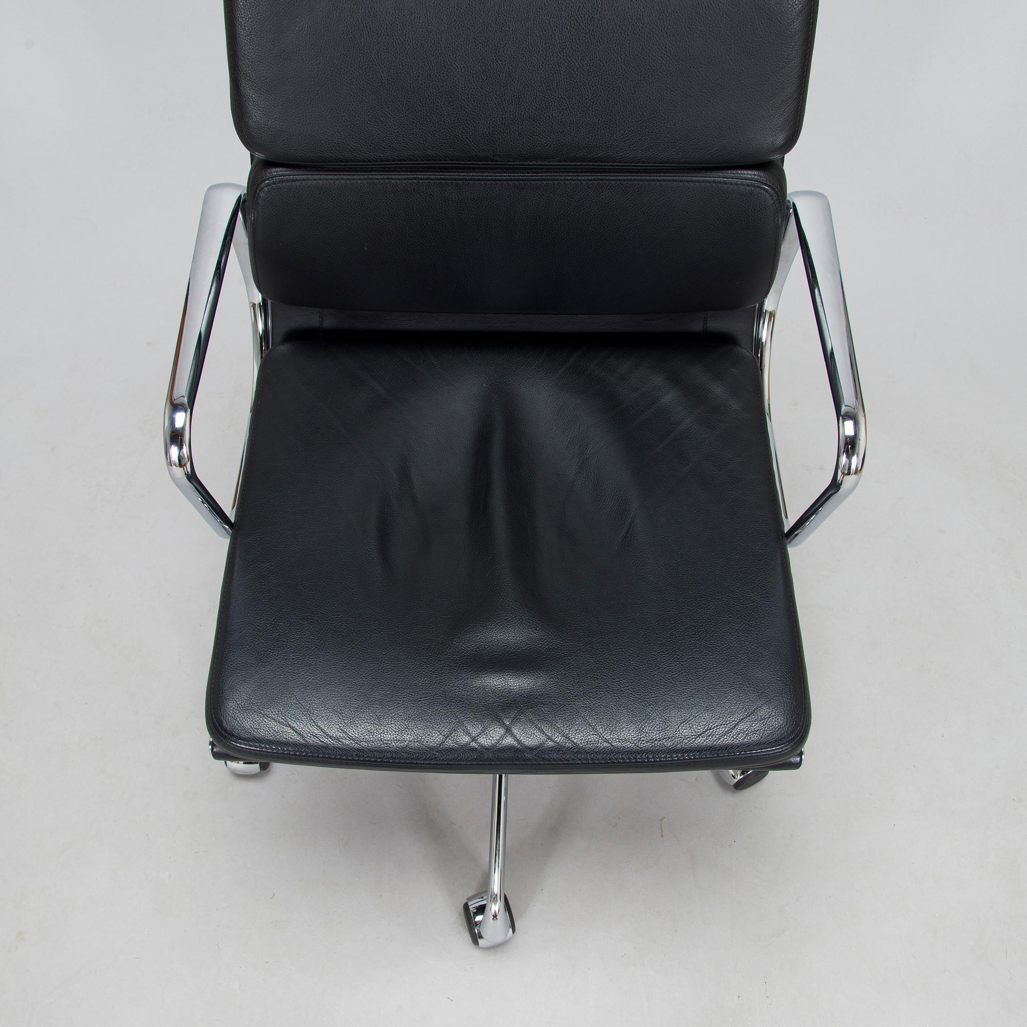 Charles & Ray Eames, kontorsstol, "Soft Pad Chair EA 219, high backrest", Vitra. 2000-tal.
