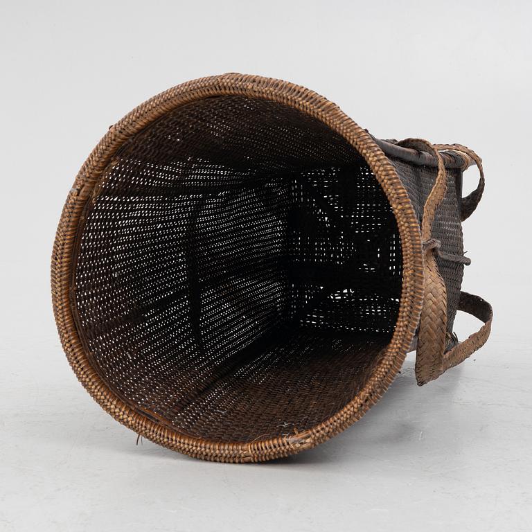 A Vietnamese basket, late 19th century around 1900.
