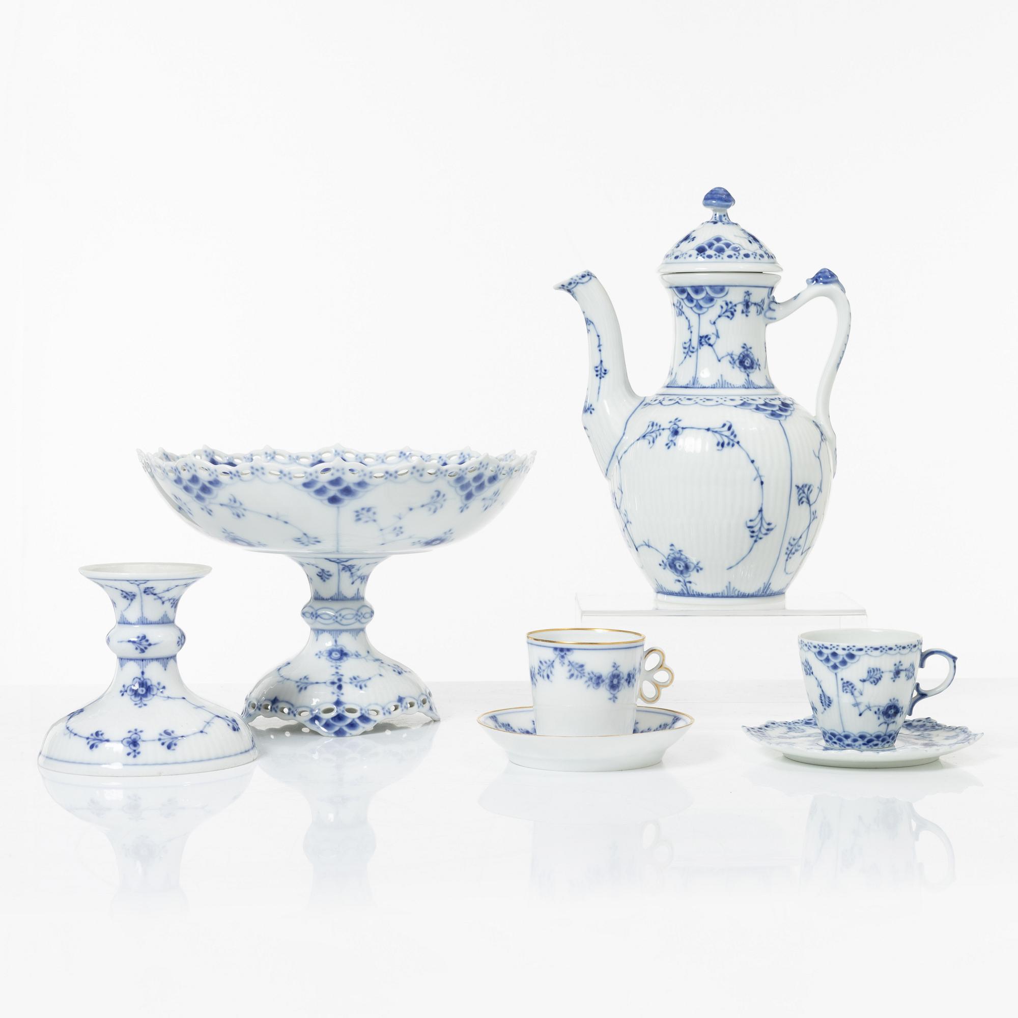 Royal Copenhagen 9 service pieces.