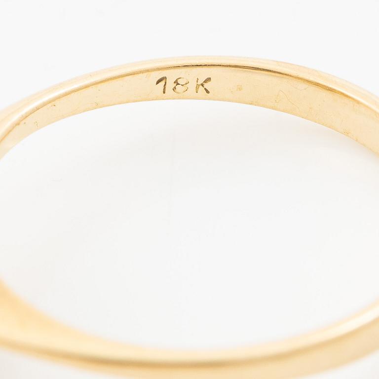 Ring, cluster, 18K gold with sapphire and brilliant-cut diamonds.