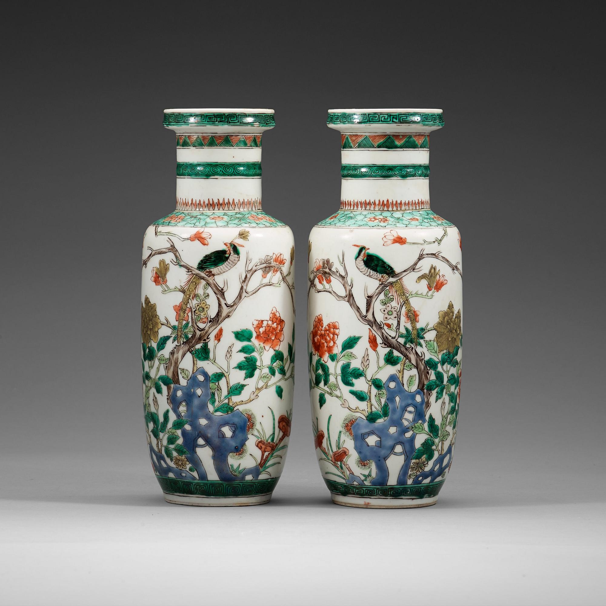 VASER, ett par, porslin. Qingdynastin, 1800-tal.