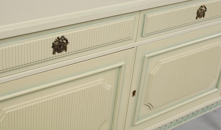 SIDEBOARD, gustaviansk stil, 1900-talets andra hälft.