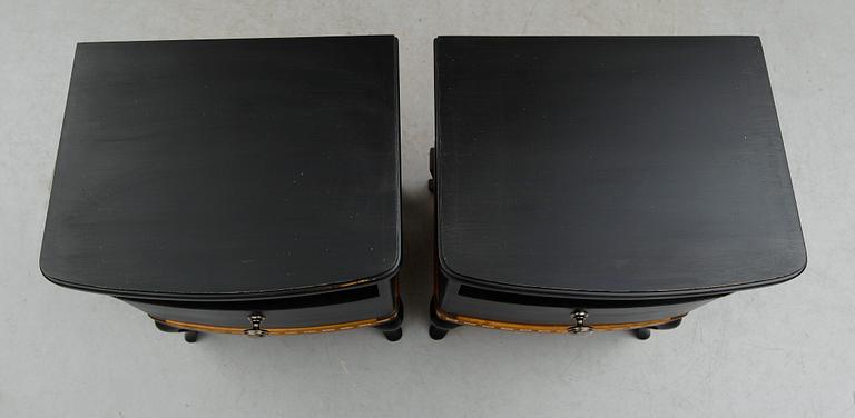 SÄNGBORD, 1 par, 1900-talets första hälft.