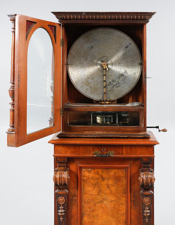 A music cabinet from Symphonion Musikwerke in Leipzig, around the year 1900.