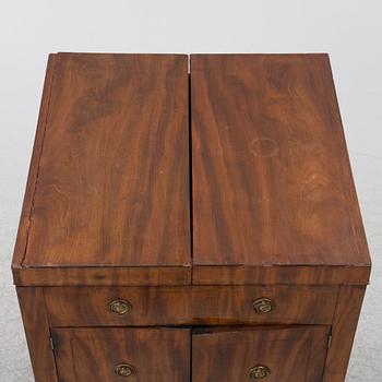 Washbasin, England, circa 1800.