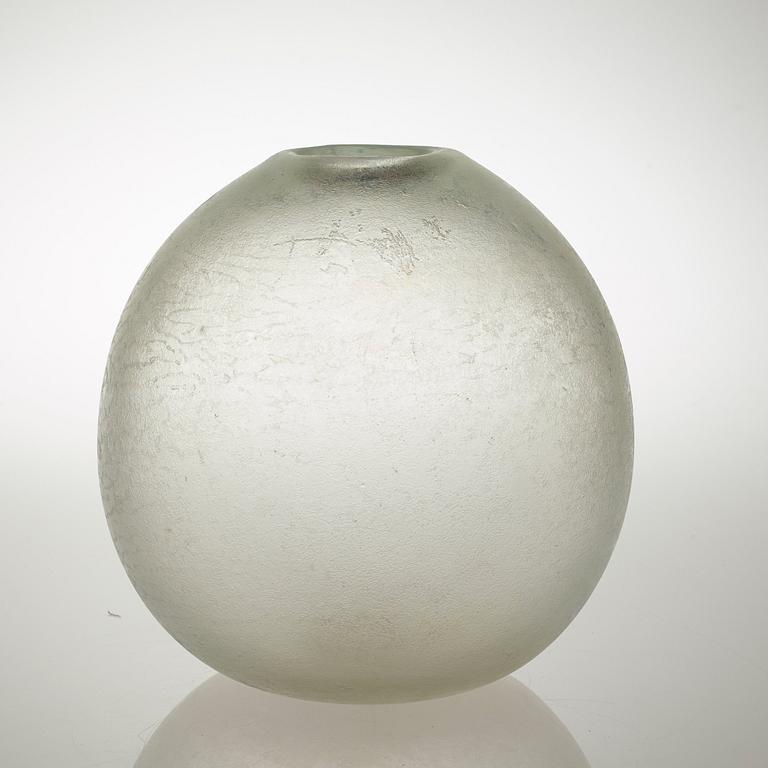 A Carlo Scarpa 'Corroso' glass vase, Venini, Murano, Italy, ca 1940.