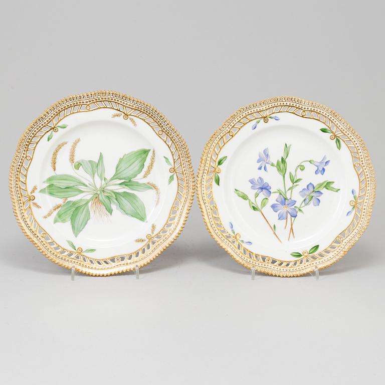TALLRIKAR, 8 st, "Flora Danica", Royal Copenhagen, 1900-tal.