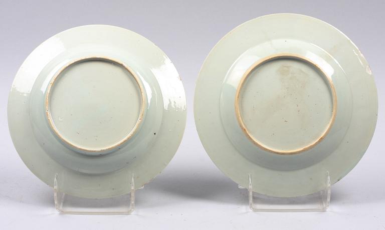 TALLRIKAR, 2 st, porslin, Yongzheng resp Qianlong. Kina 1700-tal.