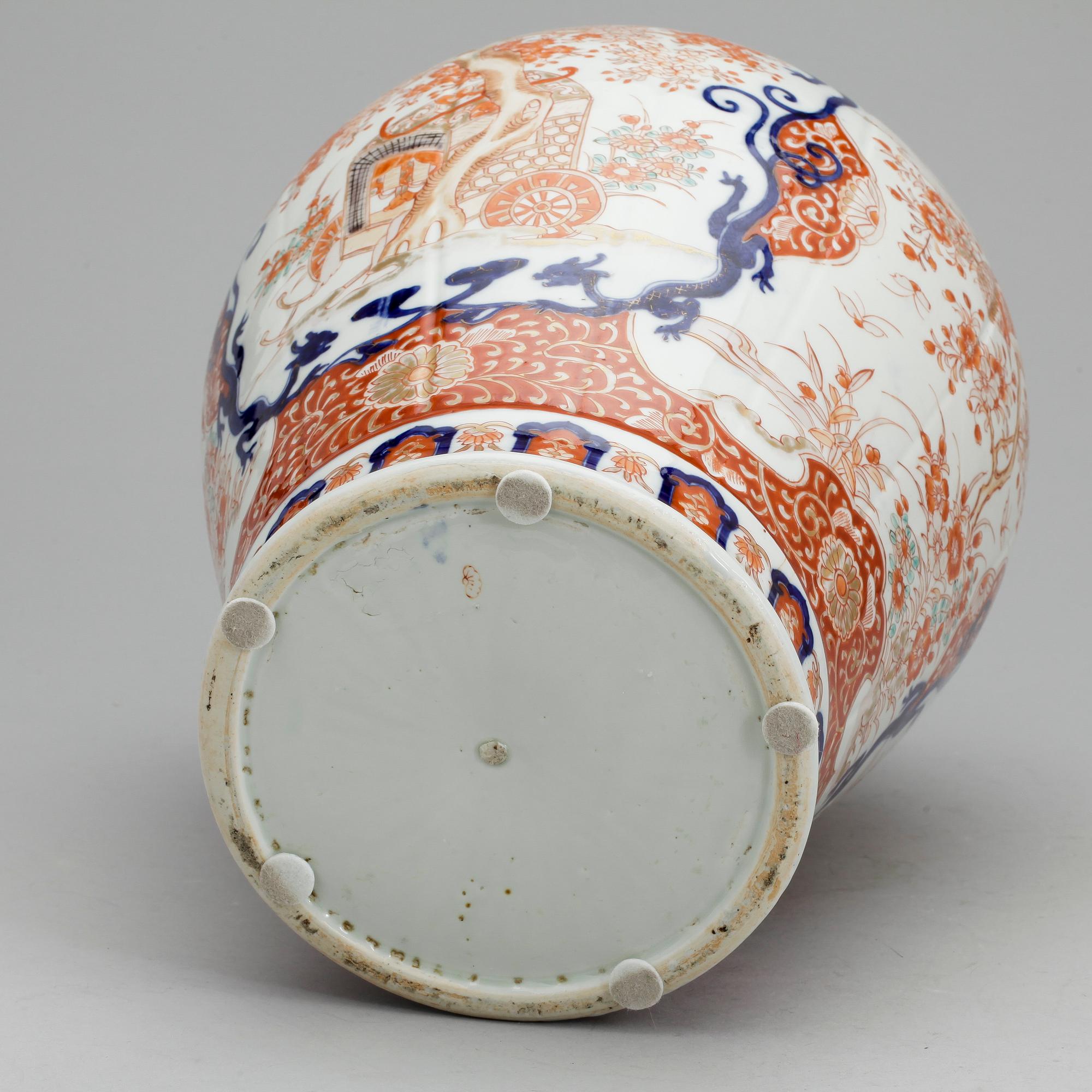 URNA, porslin, Japan, omkring 1900.