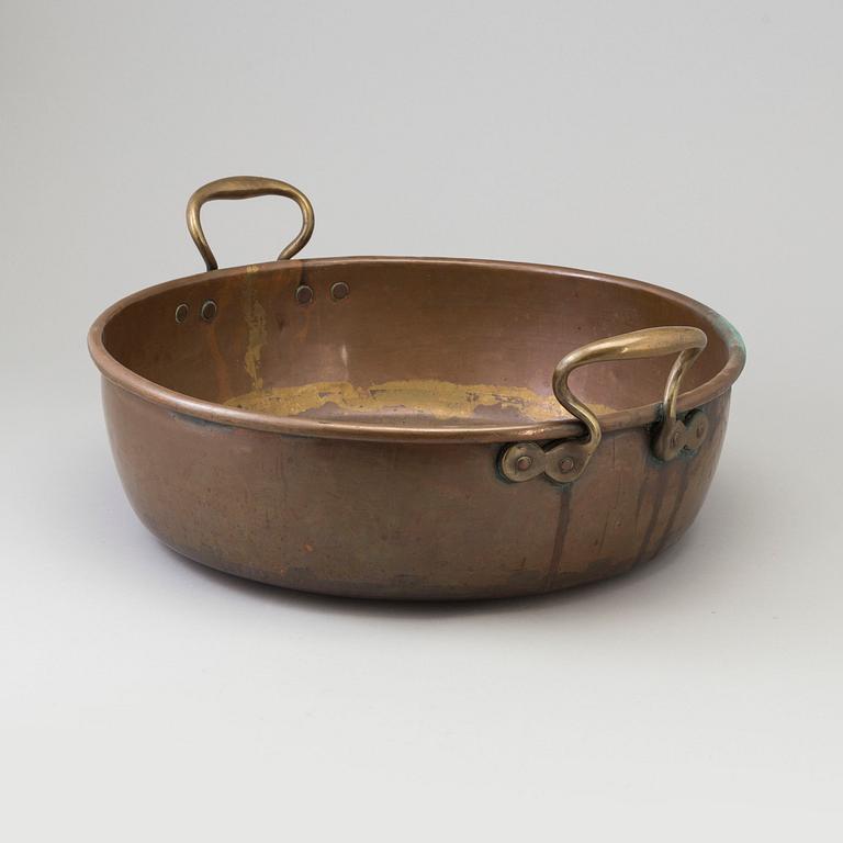 VESSEL, copper and brass, late 19th century.