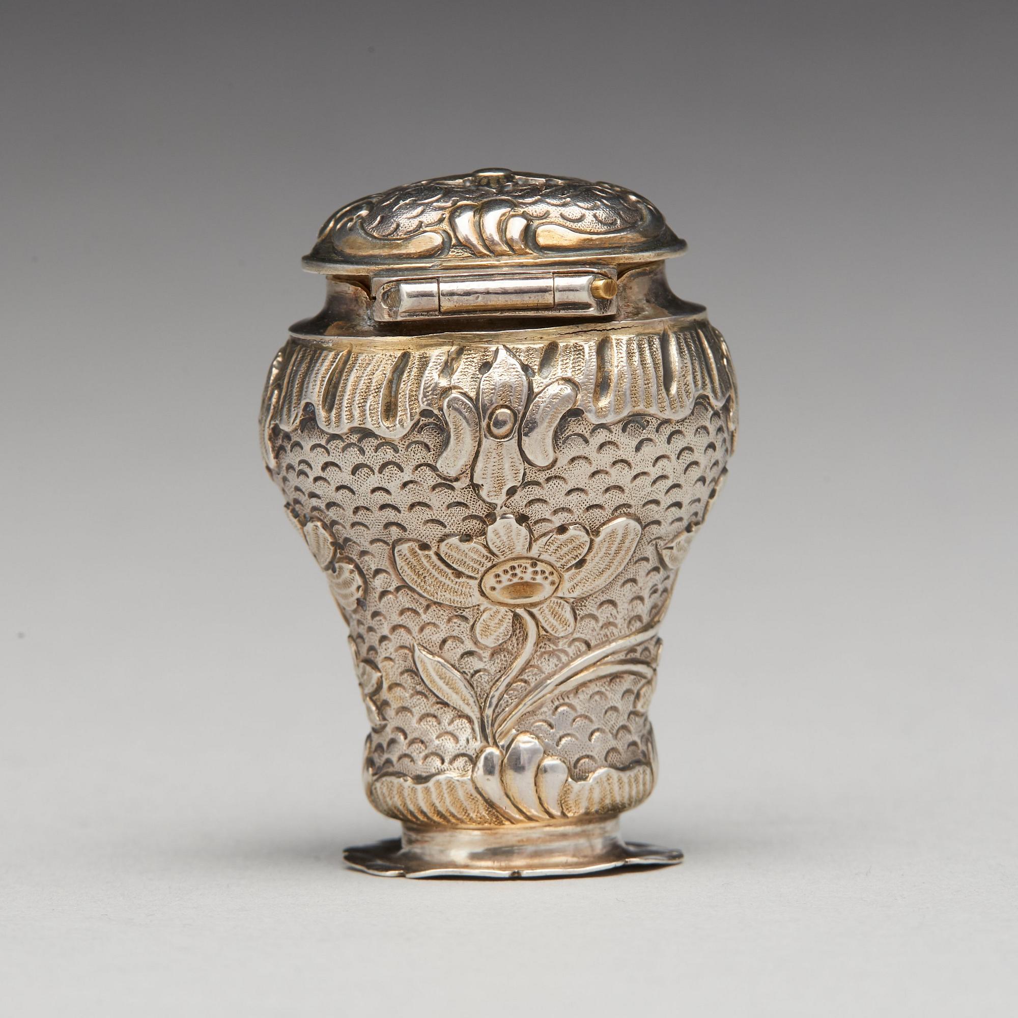 Anders Morman, luktdosa, silver, Stockholm (verksam 1776-1805). Rokoko.