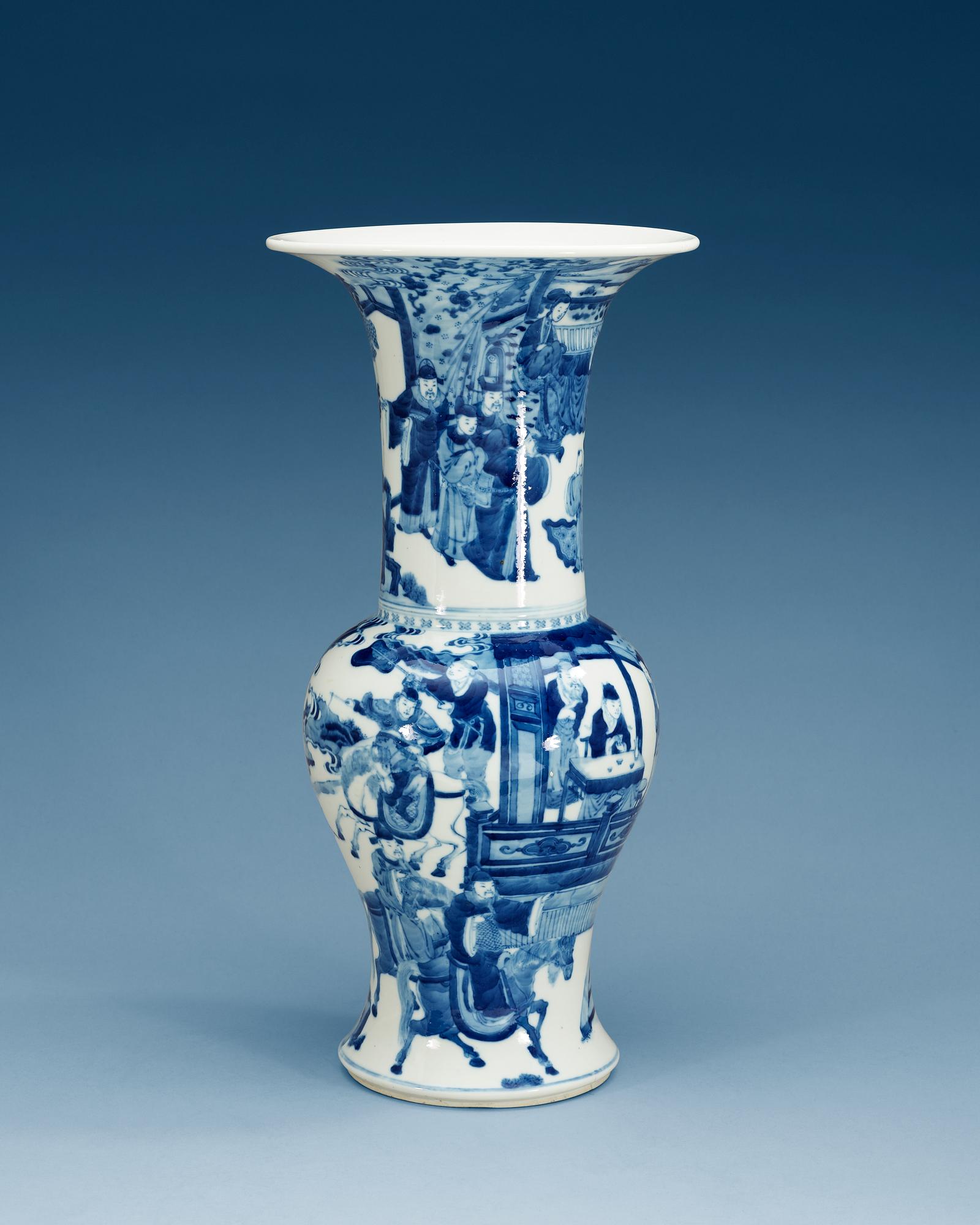 TRUMPETVAS, porslin. Qing dynastin.