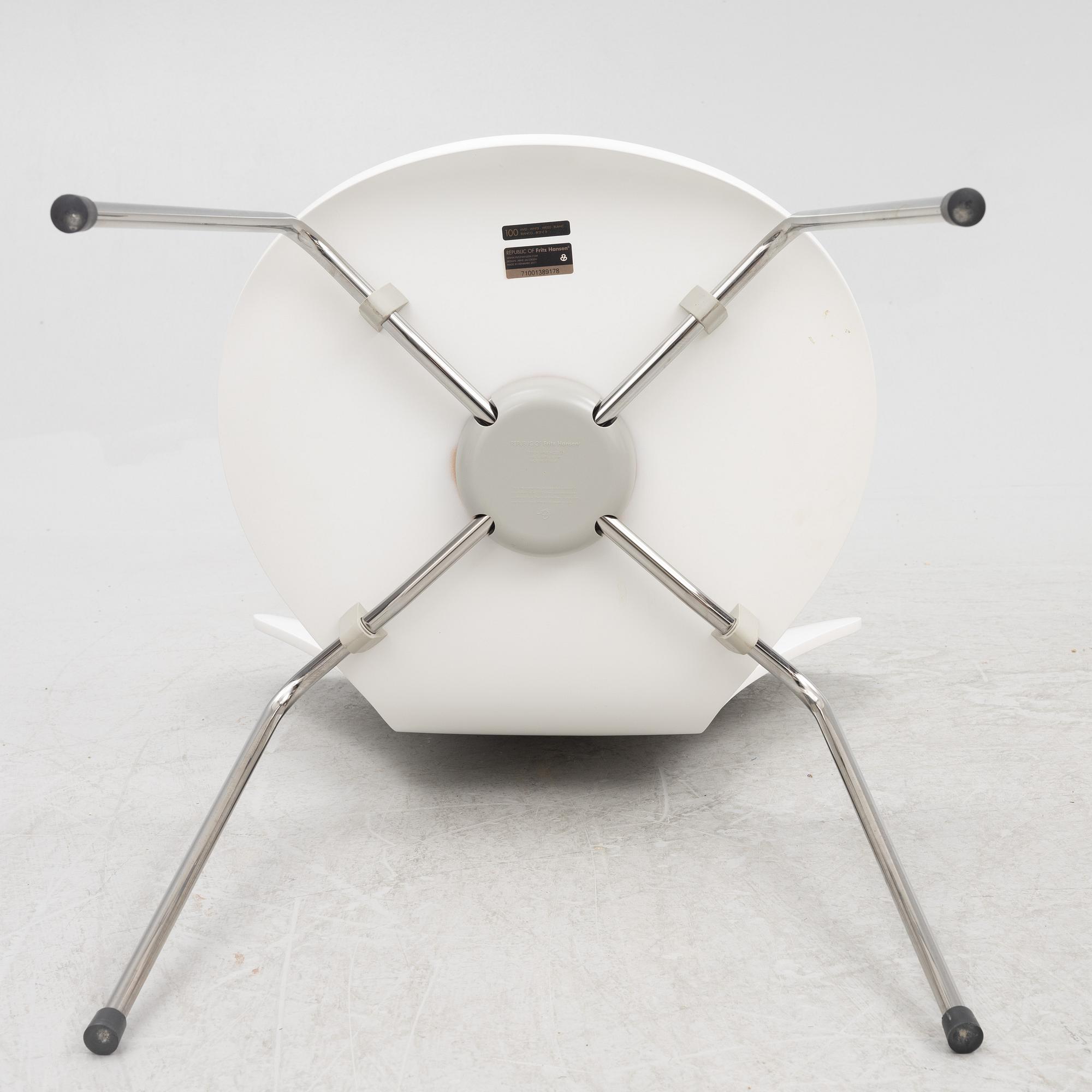 Arne Jacobsen, stolar 5 st, "Sjuan" för Fritz Hansen Danmark, 2011.