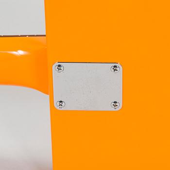 Eero Aarnio, kitara, " Copacabana Guitar", signeerattu Eero Aarnio, Lottonen Guitars, 2006.