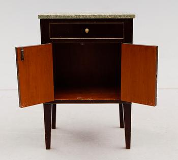 POTTSKÅP, gustaviansk stil, 1900-talets första hälft.