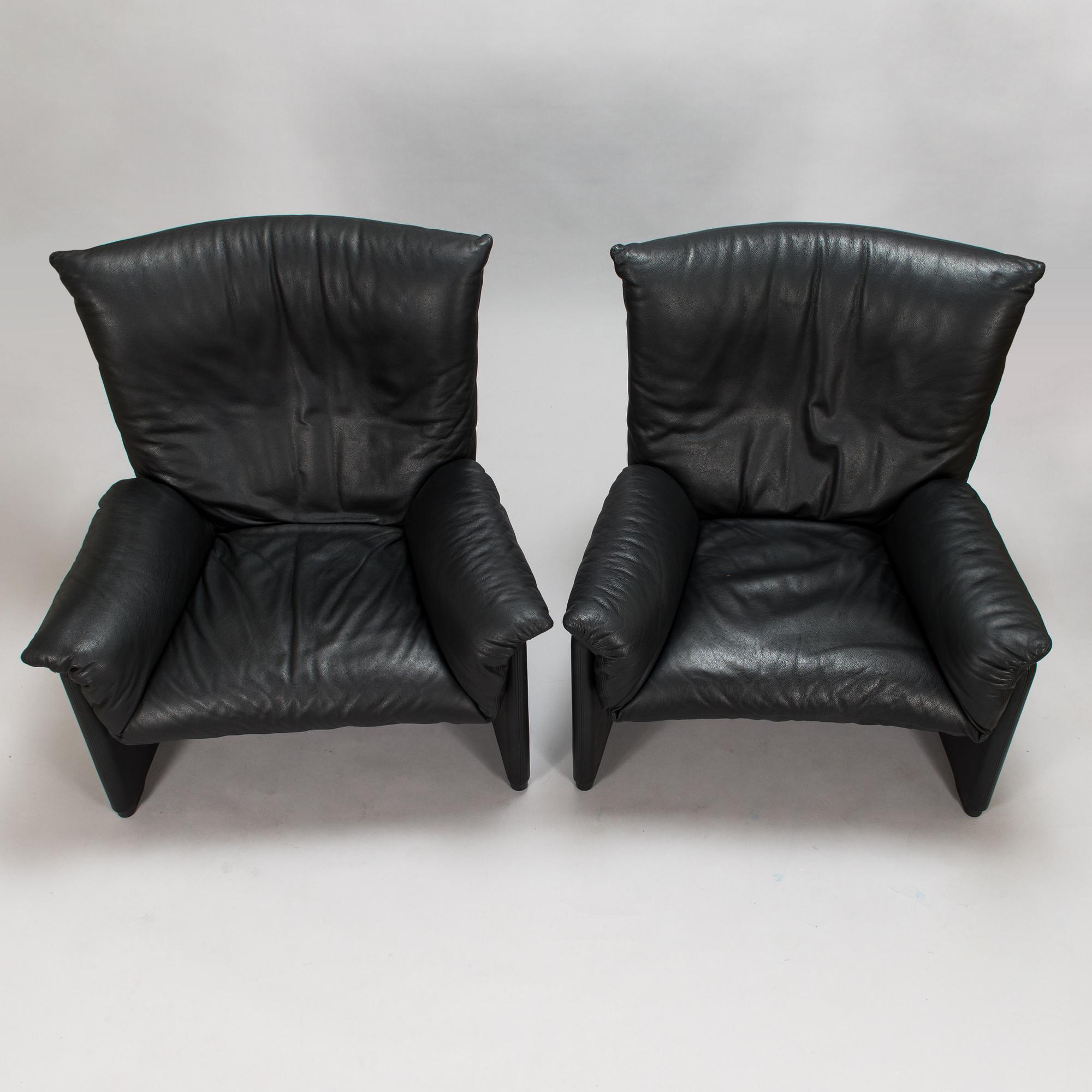 Vico Magistretti, a pair of 'Palmaria' armchairs for Cassina.