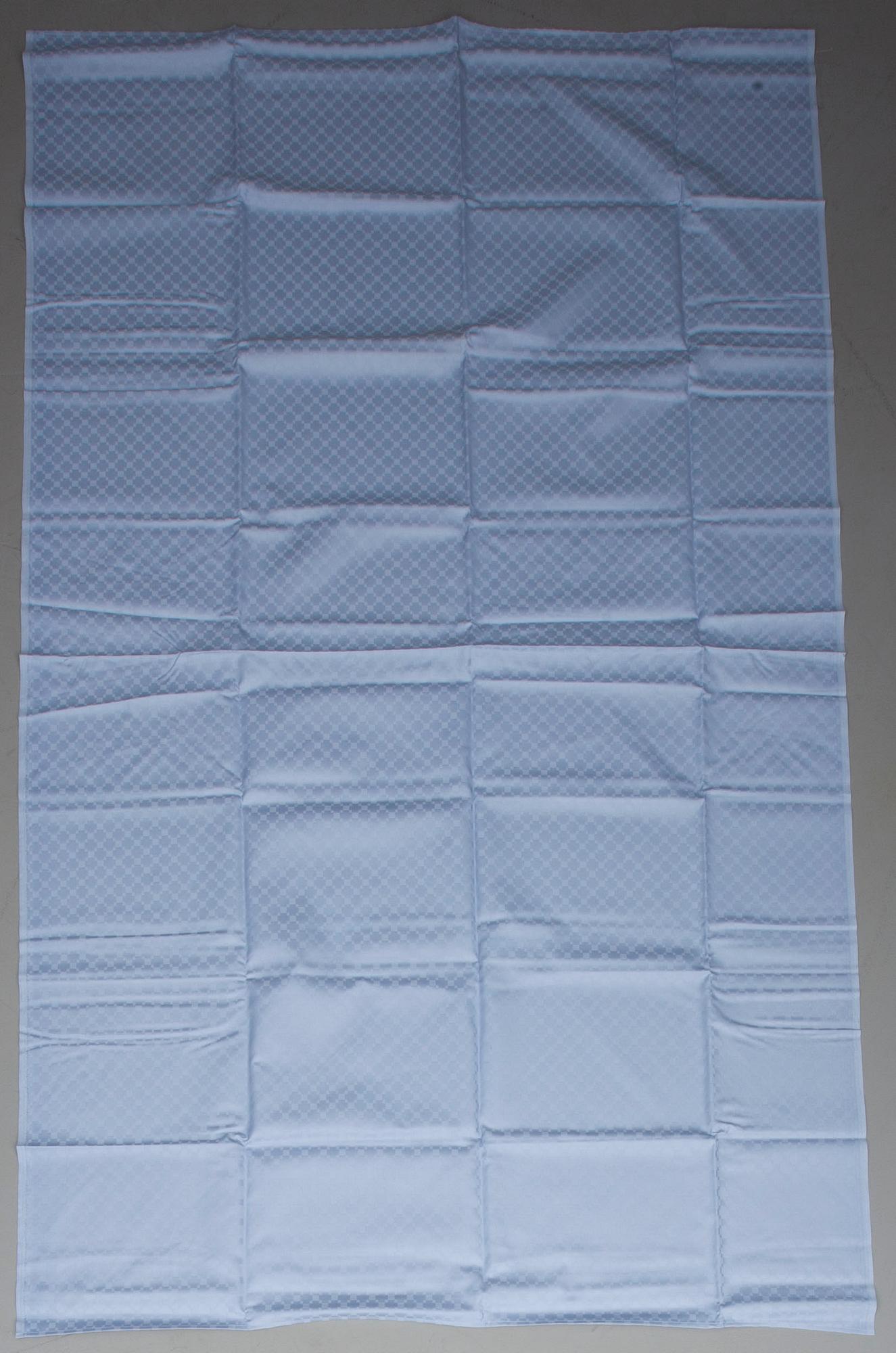 BORDDUK, bomull, "Bären" Tuula Ekoma samt BORDDUK med 6 st SERVETTER, bomull, Valvilla Oy.