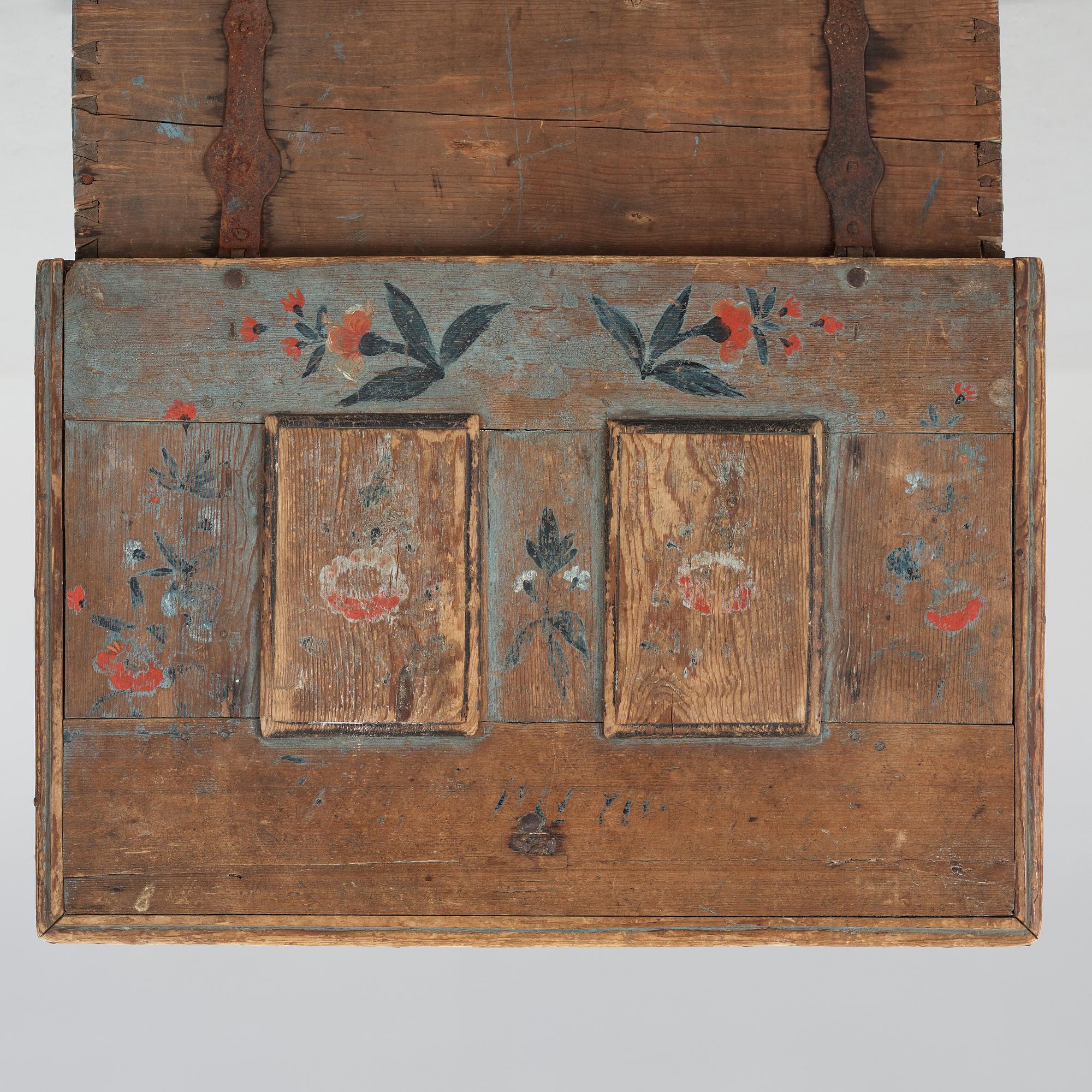a folk art chest from Ljusdal Järvsö in the first half of the 19th century.