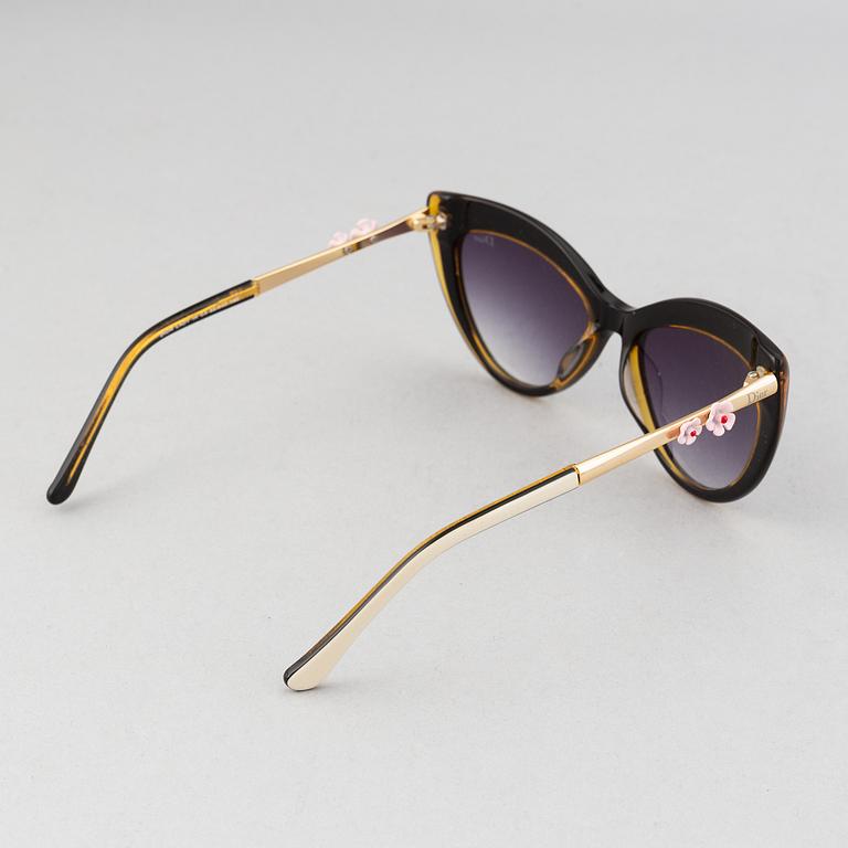 Christian Dior, a pair of 'Dior Lady' sunglasses.