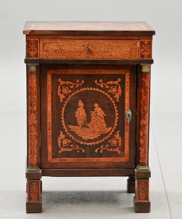 An Italien late 18th century chamber pot cupboard.