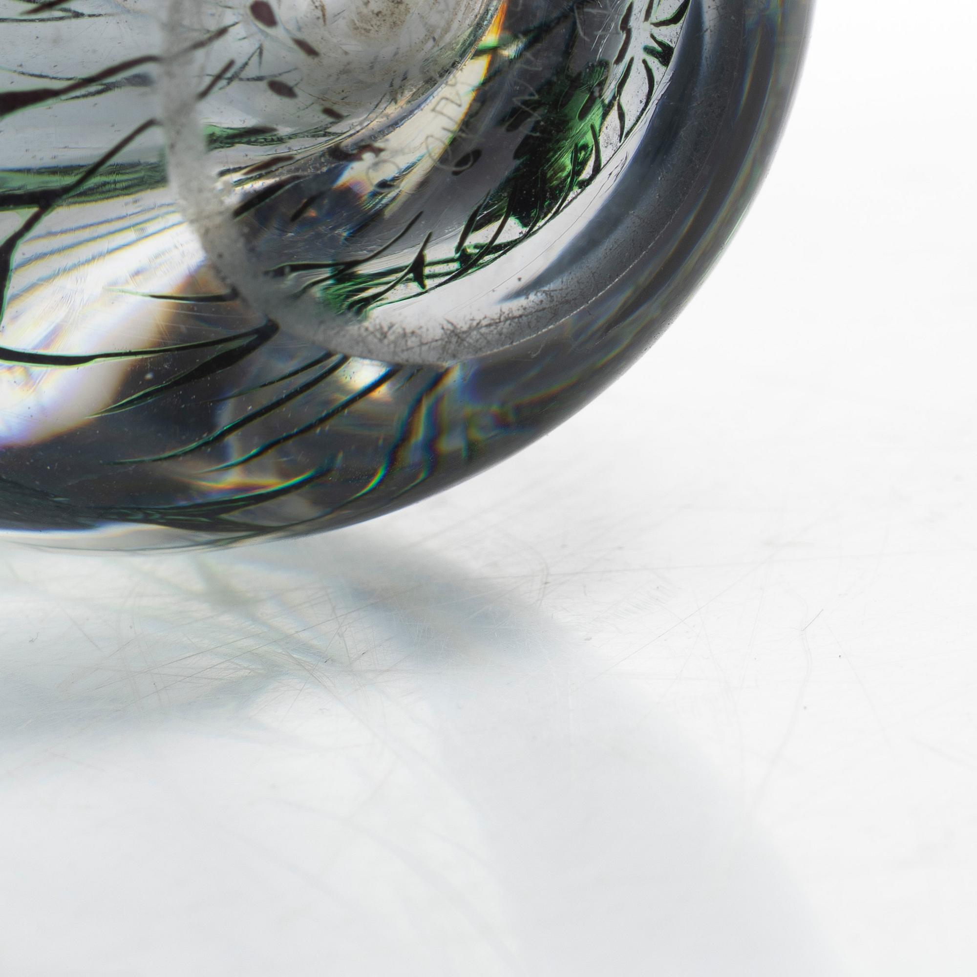 Edward Hald, vaser, 2 st, "fiskgraal" glas, Orrefors 1945 och 1952.