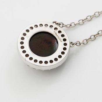 Necklace 18K white gold with an opal and eight-cut diamonds.