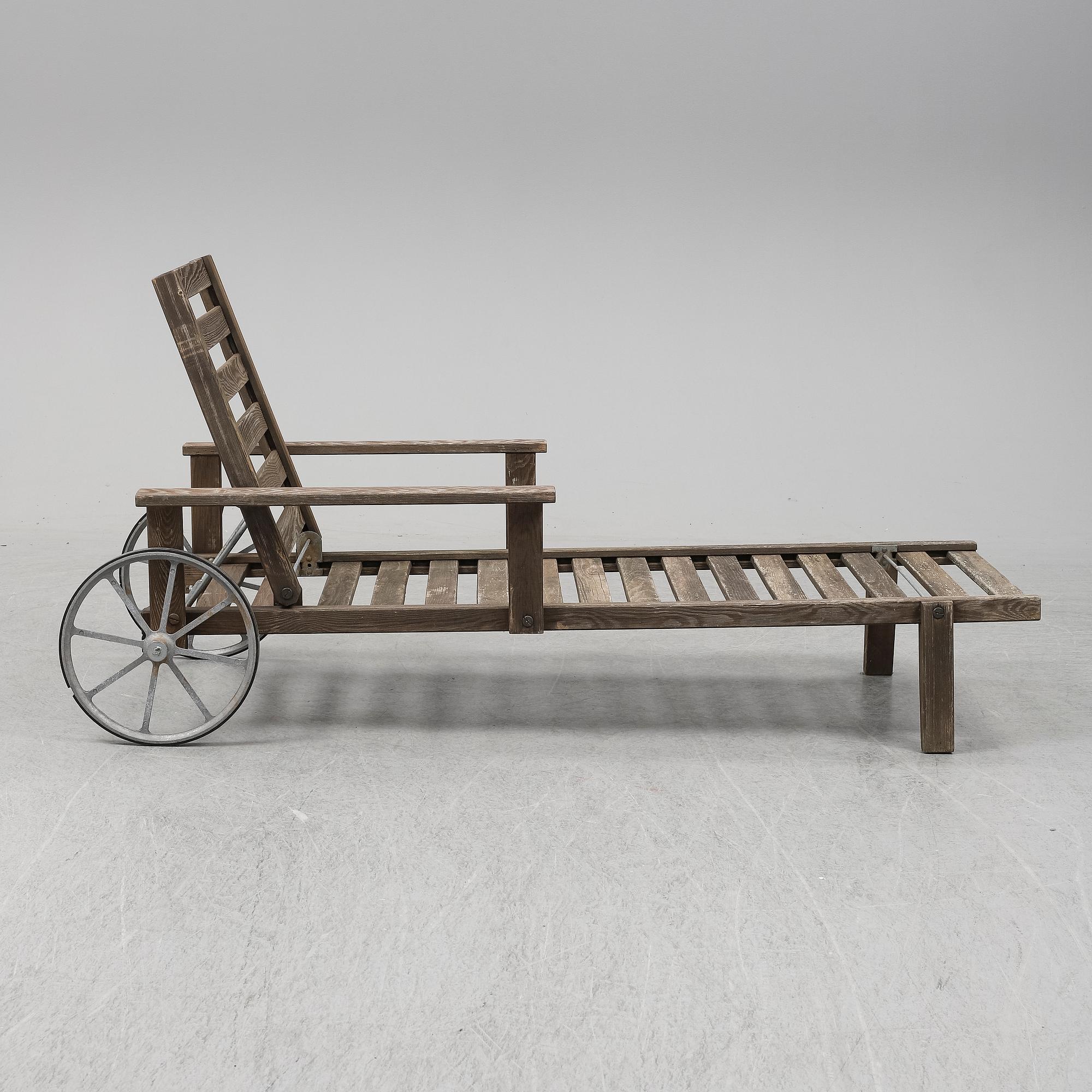 A second half of the 20th Century stained pine sunbed by Elsa Stackelberg, Fri Form.