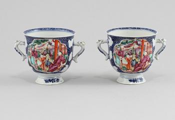 KOPPAR, ett par, porslin, Kina, Jiaqing, (1796-1820).