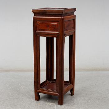 PIDESTAL/BORD, trä. Kina, 1900-tal.