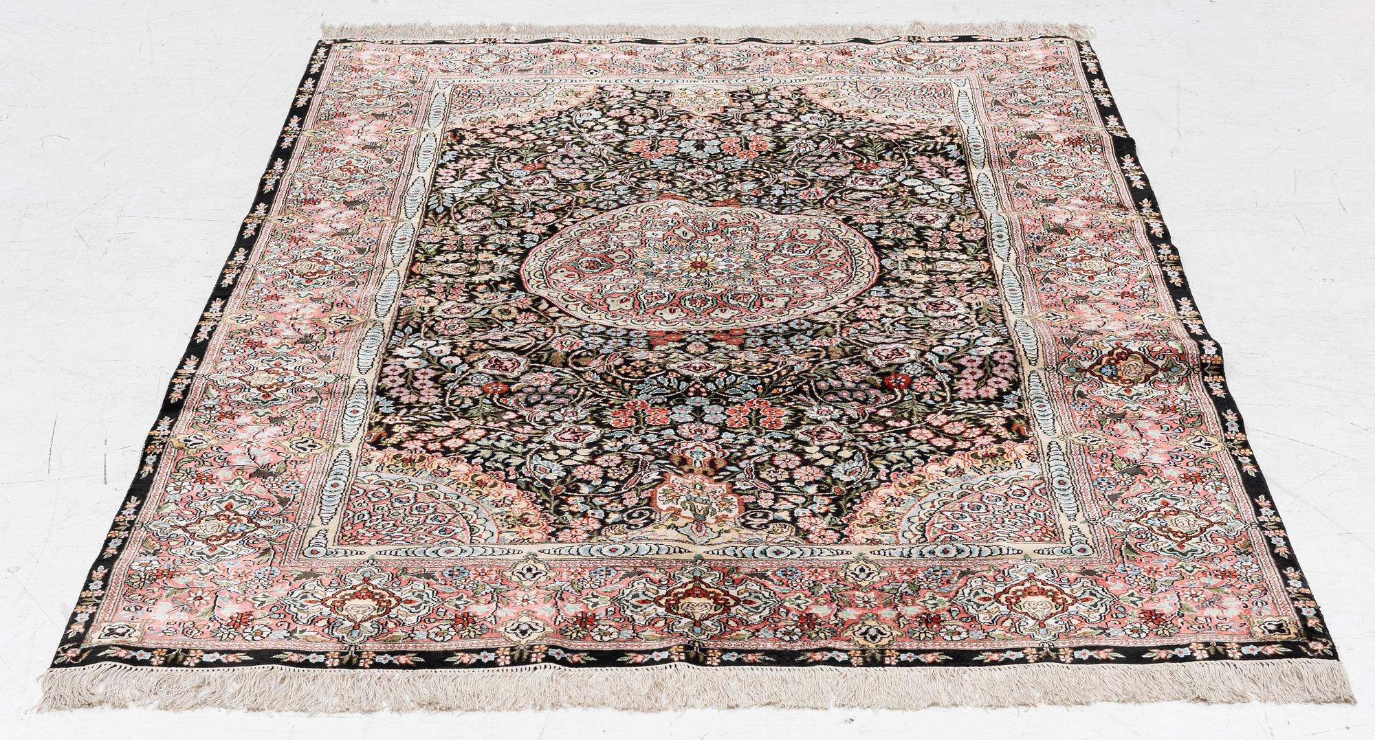 Carpet, Oriental silk, approx. 184 x 125 cm.