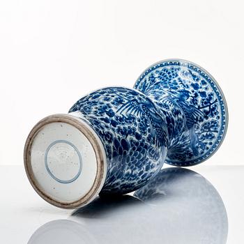 A blue and white vase, Qing dynasty, 18th Century.